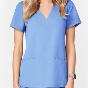 FIGS CASMA THREE POCKET SCRUB TOP